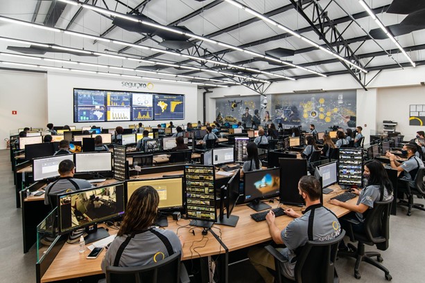 Maior Centro de Operações de Segurança Privada da América Latina é capaz de monitorar redes varejistas em todo o Brasil 